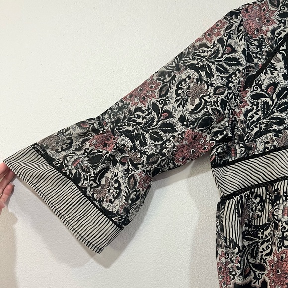 NWT Lucky Brand Boho Mixed Print Top 3/4 Bell Sleeve
Floral Striped Black Sz L - Picture 6 of 10